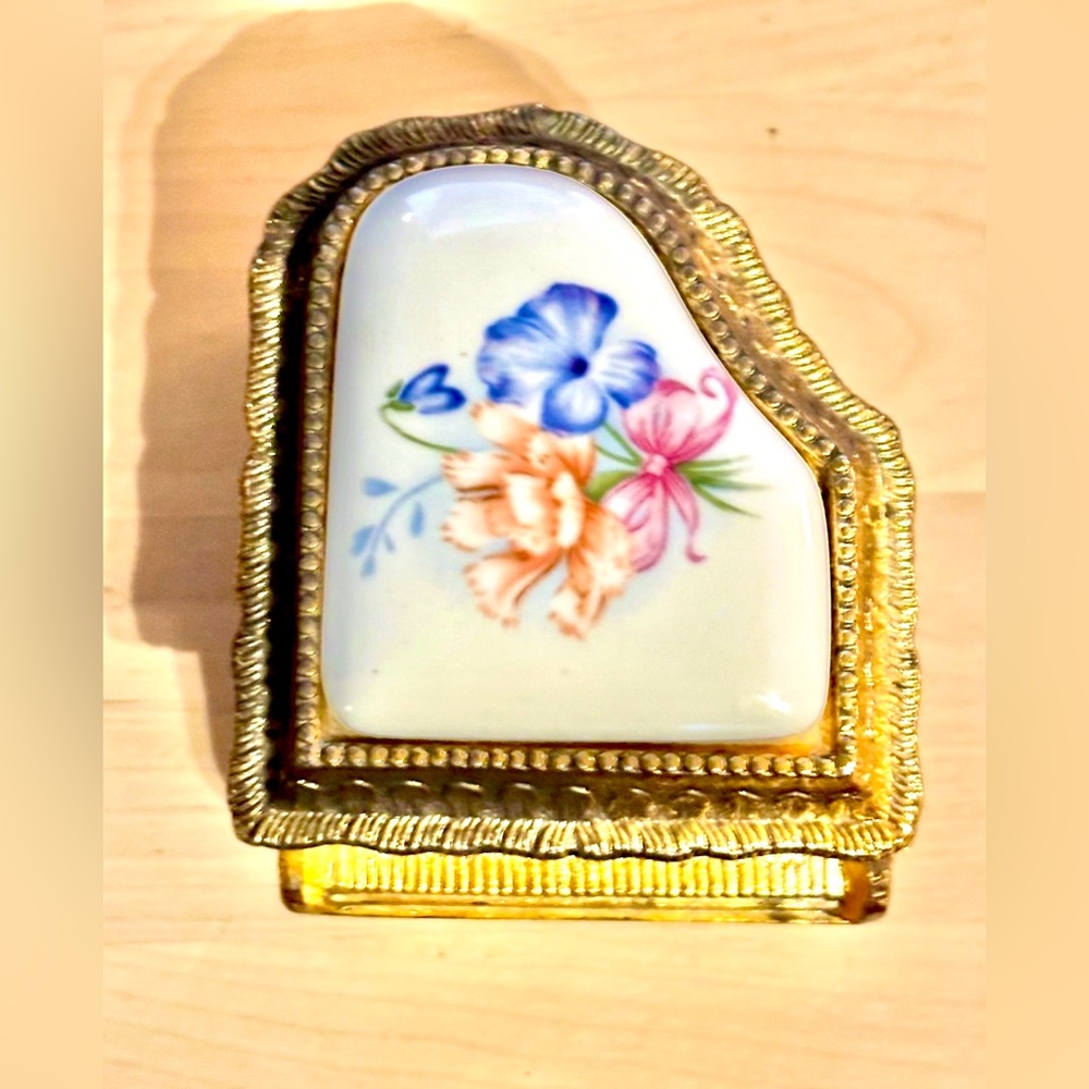Collectable Japan Linden Ornate Music Jewelry Box "Memory"